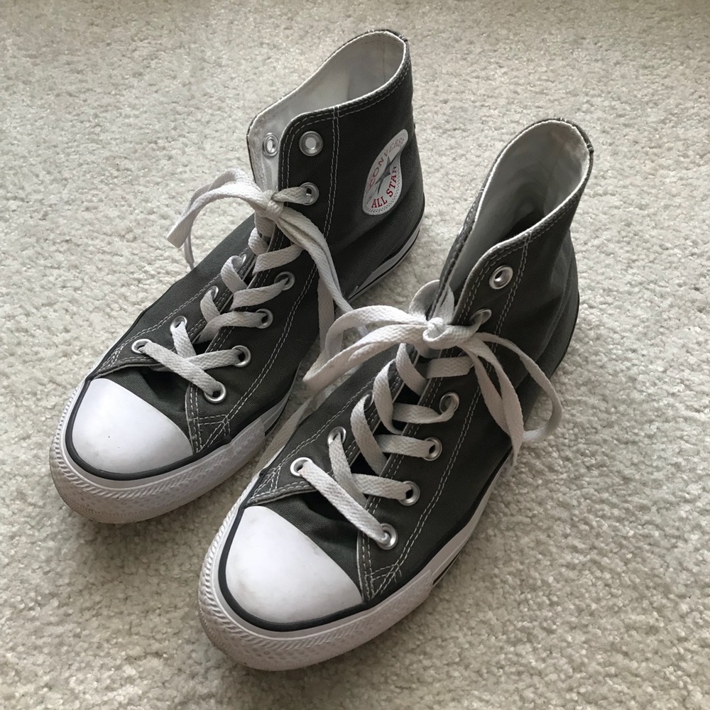 Like new Gray hightop converse!